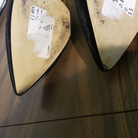 Saks Fifth Avenue Scalloped Heels - Picture 8 of 9